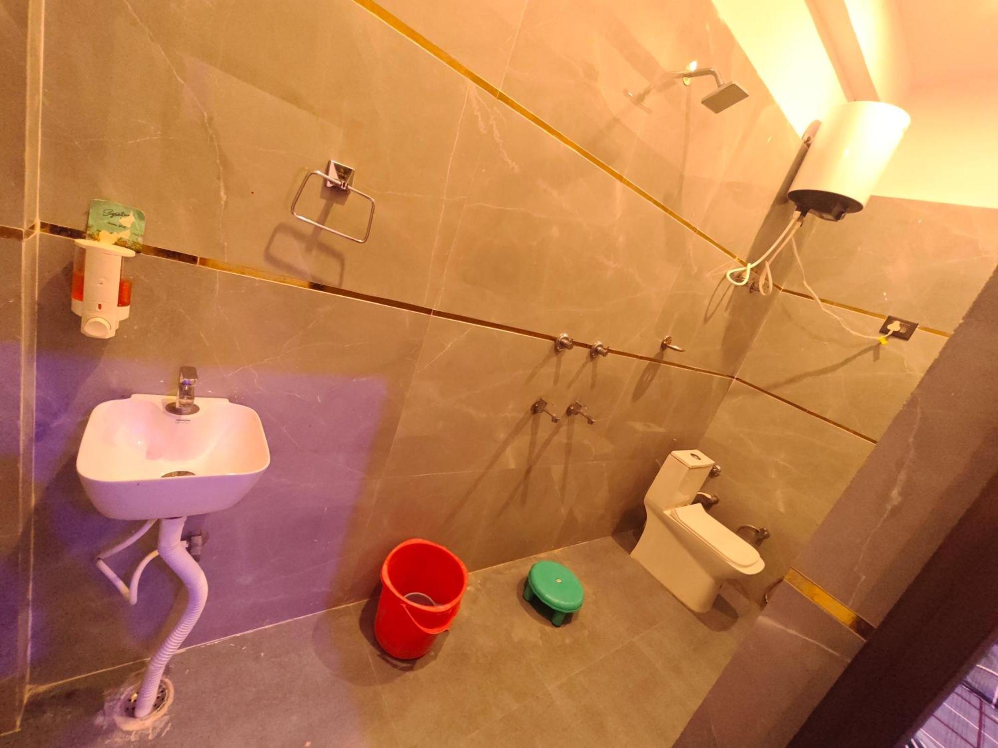 Homestay Krishna Ayodhya